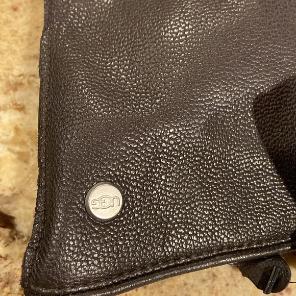 NWT UGG WRANGELL FAUX FUR LINED SMART GLOVES. PRICE IS FIRM - Picture 5 of 9